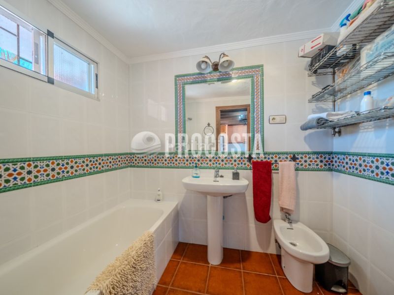 Foto c386d733-a851-42ba-8d05-01c32a9372c4. Casa amb piscina a Jete