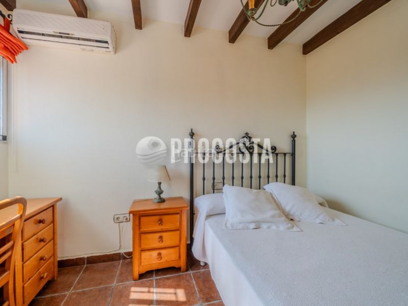 Foto ea5f0003-a3c3-4d41-be73-d394c8bf0c0e. Casa amb piscina a Jete