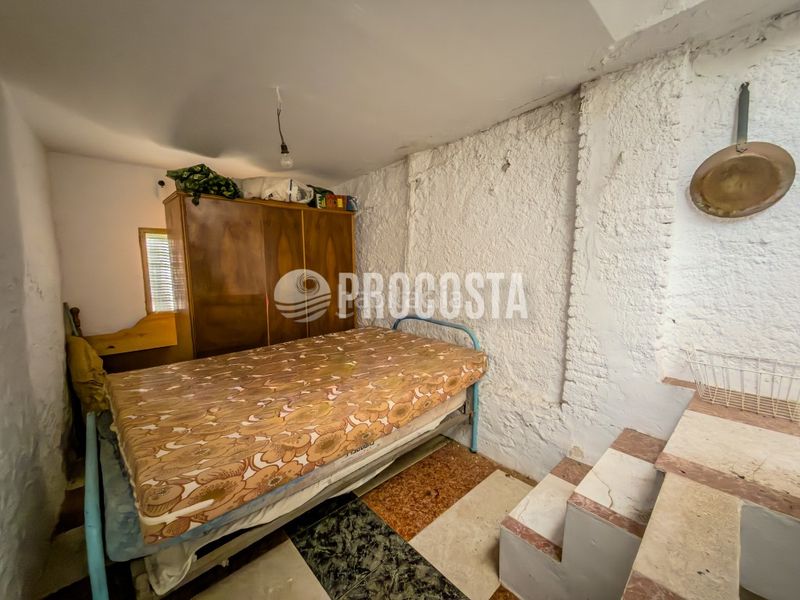 Foto 2f77a4e0-68ba-480a-b318-98a51329b930. Casa adossada a Ítrabo