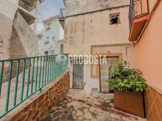Semi detached house in Ítrabo. Casa adosada para reformar junto al ayuntamiento de ítrabo