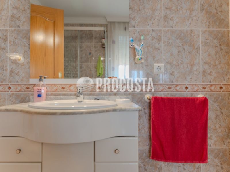 Foto 0ce5fdf7-d74d-41f8-88ff-b1c325a29450. Casa amb piscina a Fuente Vaqueros