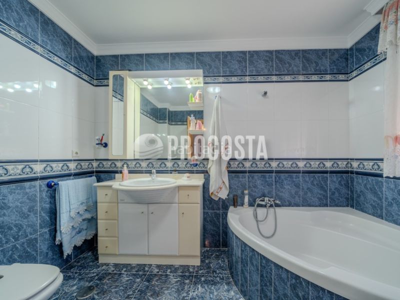 Foto 1a6801ef-ebb3-41e0-8e5f-00780fdb3db5. Casa amb piscina a Fuente Vaqueros
