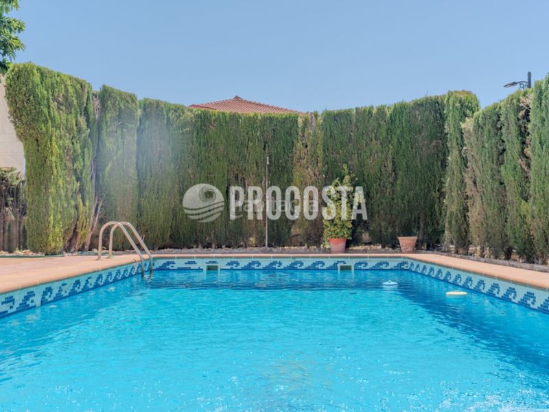 Foto 4e0a9459-fcad-43f4-b64e-84668d40477a. Casa amb piscina a Fuente Vaqueros