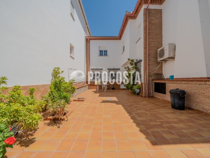 Foto 4fb675c9-ec94-4537-8139-ed7685f02e56. Casa amb piscina a Fuente Vaqueros