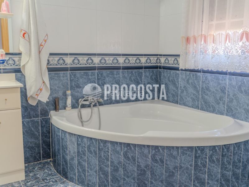 Foto 64dab960-af19-4e9c-bfa8-84bc9c8c8047. Casa amb piscina a Fuente Vaqueros