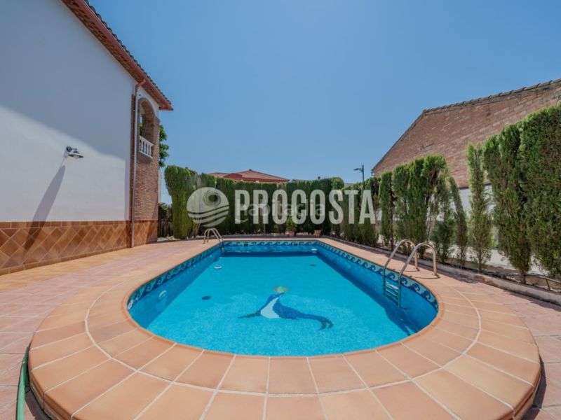 Foto 752a73f6-fe38-4445-92ad-661019c89581. Casa amb piscina a Fuente Vaqueros