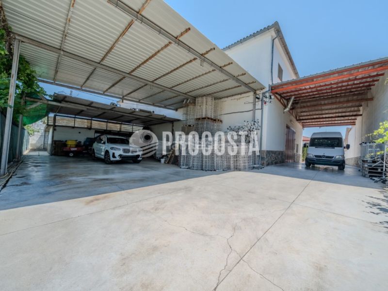 Foto 79352d54-1843-43a1-b01e-e4a5d882a5d1. Casa amb piscina a Fuente Vaqueros