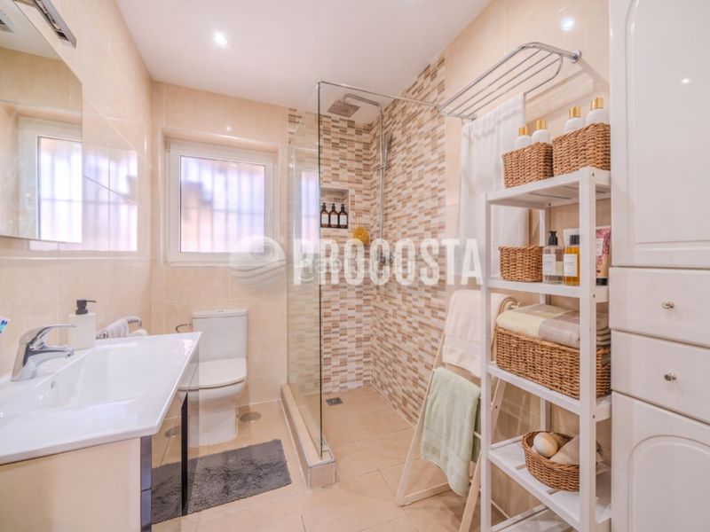Foto 3f7409a9-70bf-4365-87eb-4e437a36a26b. Casa amb calefacció aparcament piscina a Velilla - Velilla Taramay Almuñécar