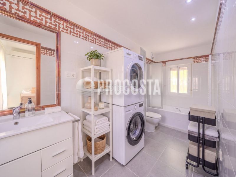 Foto 4cba36f2-2ba6-46a8-96a1-aad91a236507. Casa amb calefacció aparcament piscina a Velilla - Velilla Taramay Almuñécar