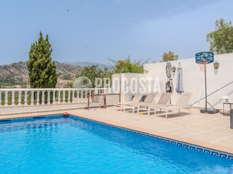 Foto 7bd4eff8-97b2-4fb9-835e-bd3f50384daf. Casa amb calefacció aparcament piscina a Velilla - Velilla Taramay Almuñécar