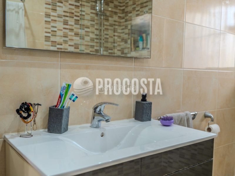 Foto a66c9a6b-6b23-4587-8005-6e0b755bff22. Casa amb calefacció aparcament piscina a Velilla - Velilla Taramay Almuñécar