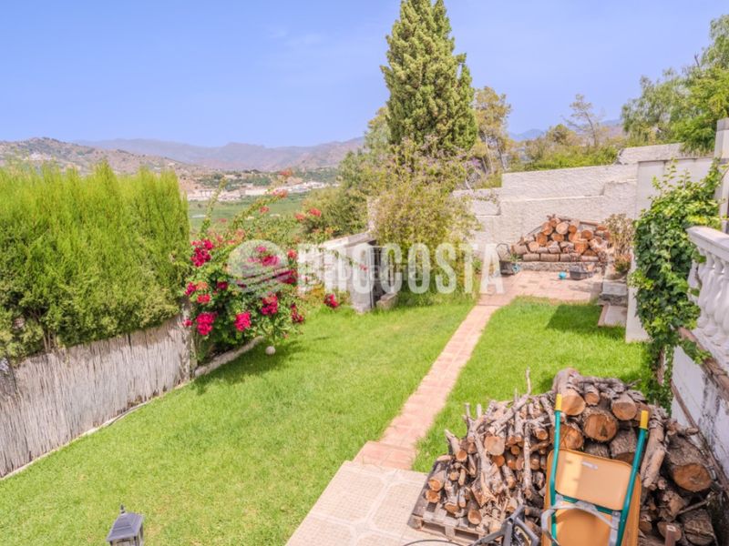 Foto b94477c4-df5f-45a5-b0ea-834095cc39d2. Casa amb calefacció aparcament piscina a Velilla - Velilla Taramay Almuñécar