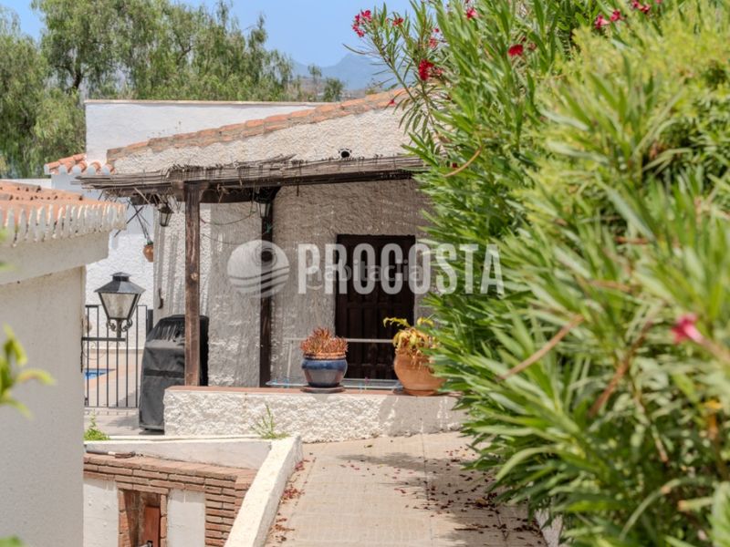 Foto ce7af2fc-c389-4559-8805-87da5fbf491b. Casa amb calefacció aparcament piscina a Velilla - Velilla Taramay Almuñécar