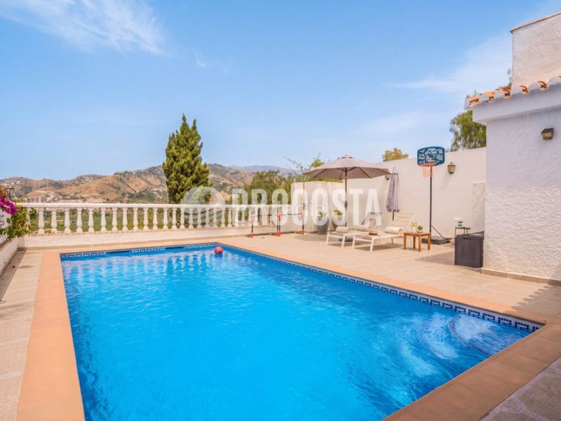 Foto ec5e5fd8-c871-4394-ba3a-8680a0014bc5. Casa amb calefacció aparcament piscina a Velilla - Velilla Taramay Almuñécar