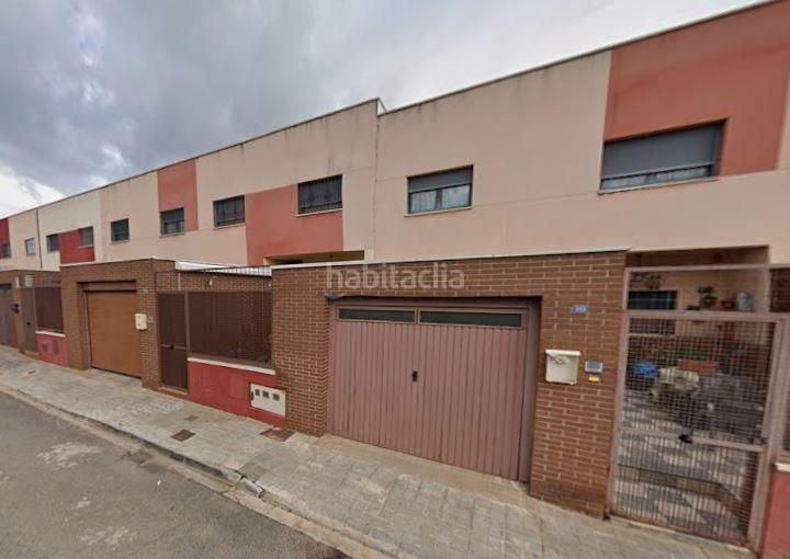 Foto 8af1ab3c-ff66-41fa-82e7-522958de77a5. Xalet amb aparcament a Miguelturra
