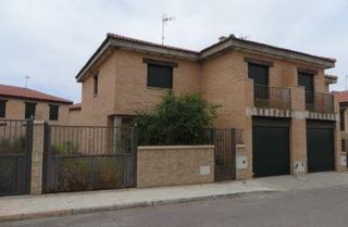 Chalet in Mora. Venta chalet mora