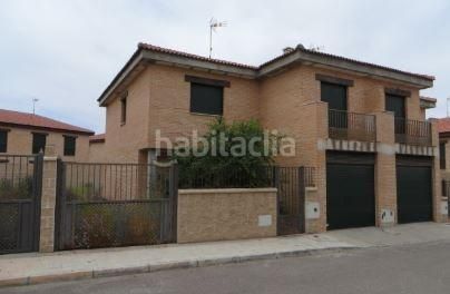 Foto 4c178e81-0e7e-4c39-b1b8-2bd191fb8c57. Xalet amb aparcament a Mora