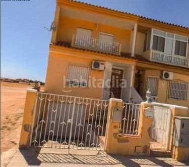 Foto df387883-2f4a-48b1-8229-049b6235d7ca. Chalet venta chalet en Tomelloso