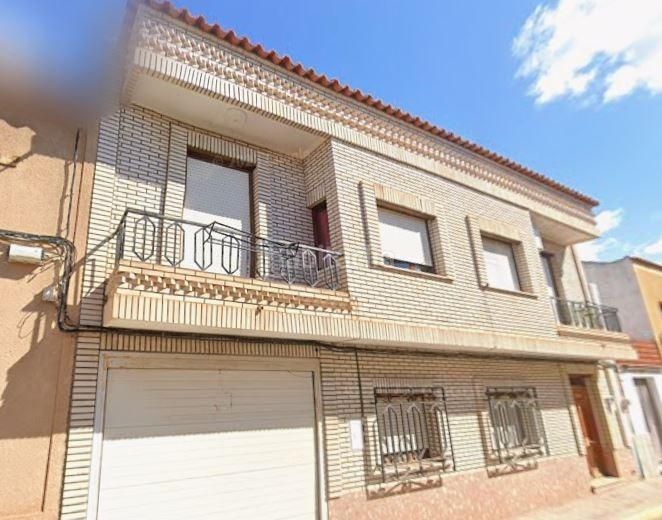 Foto f1dc2913-d65e-4cb1-829f-a67f3a3b1847. Casa amb aparcament a Moral de Calatrava