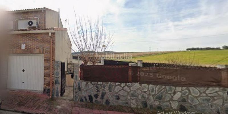 Foto 369d603e-8745-4d5d-99a3-fda4d9ca28a0. Casa aparellada amb aparcament a Casar de Escalona (El)