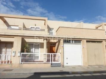 Foto bbbf4df8-0bea-4ab1-bf9a-f27f910845c7. Casa adossada amb aparcament a Balerma Ejido (El)