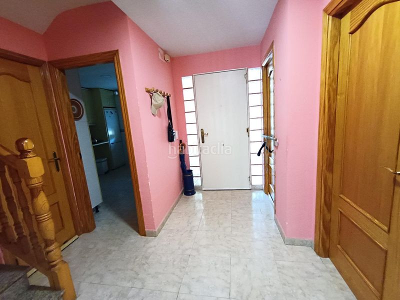 Foto 3e79a9ee-3c98-4a08-a723-a4a122bf4585. Casa aparellada amb calefacció aparcament a Parque Manuel de Vega-Carretera de Ugena Illescas