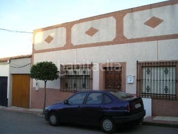 Foto fc1b3798-0d4c-42b5-9fae-f8a2db2acbd9. Casa amb aparcament a Albuera (La)