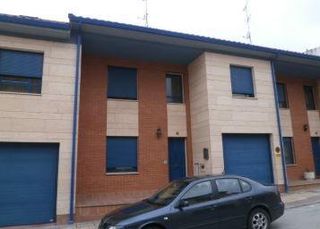 Casa a schiera in Íscar. Venta adosado iscar