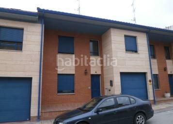 Foto 53f1c0f3-fd40-4a9e-b02e-f0584935e4c2. Casa adossada amb aparcament a Íscar