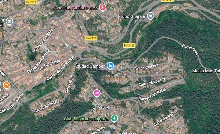 Foto c5531840-57b3-42b8-af19-5fdf41e8f281. Xalet amb aparcament piscina a Cervelló