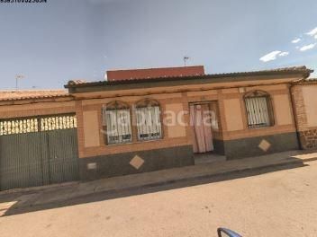 Foto 93489f68-b654-429e-941a-640b7f15bb2e. Casa amb aparcament a Malagón