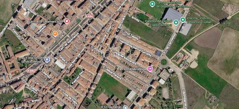 Foto 74232fe3-27f6-43cb-9a05-93b0e2978828. Aparcament cotxe a Ciudad Rodrigo
