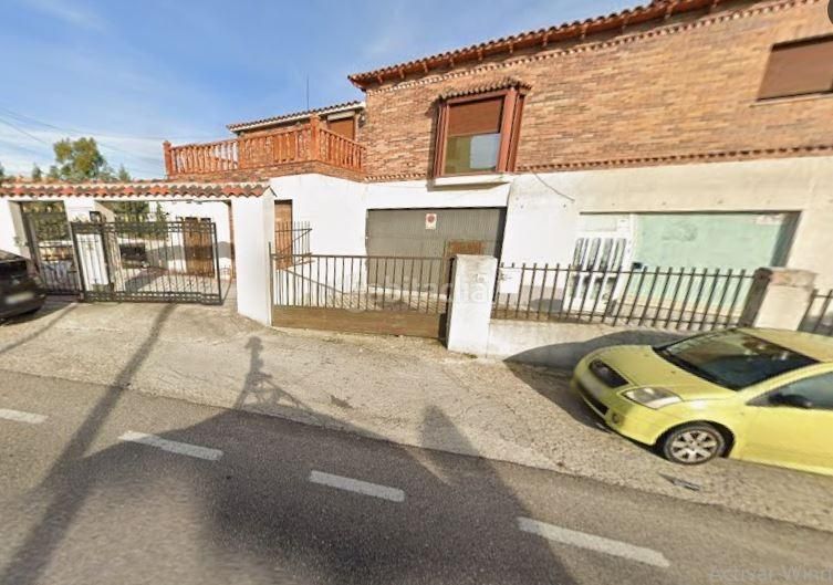 Foto d13c63e8-28f4-4391-b1ea-db5331ba80ca. Xalet amb aparcament a Méntrida