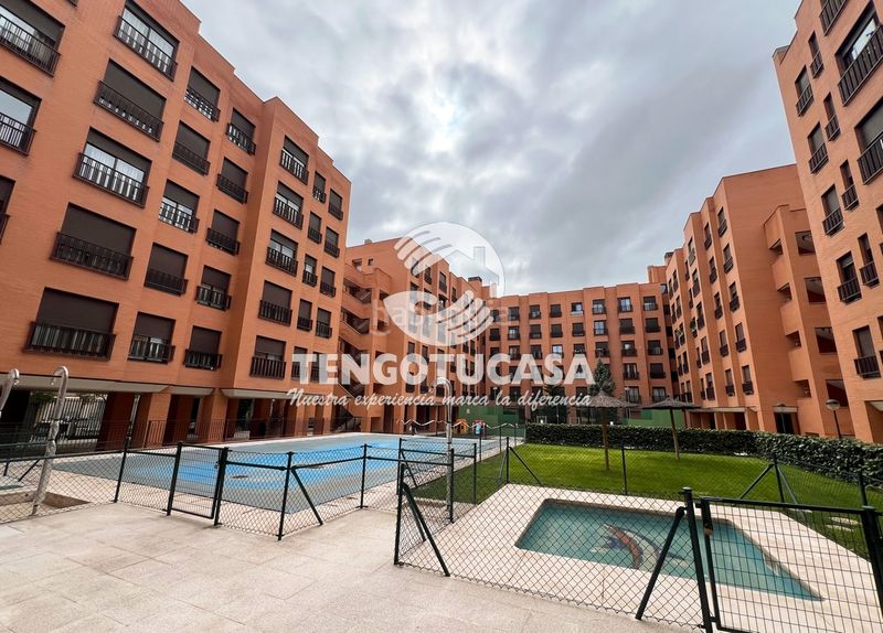 Foto 7bca02c3-4a01-45a9-a1f5-a9248c3a74df. Pis amb calefacció aparcament piscina a Rejas Madrid