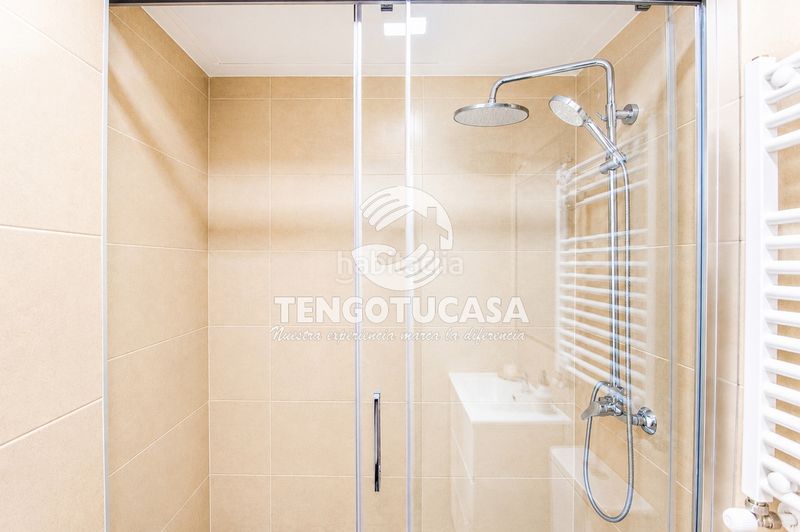 Foto 090aae56-fc99-4949-9e1b-481a2569e5cb. Flat in calle de la virgen del castañar 15 in Concepción Madrid