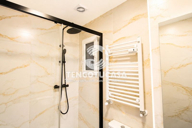 Foto 579f2d28-7e81-4f20-9190-ec8f563630bf. Flat in calle de la virgen del castañar 15 in Concepción Madrid