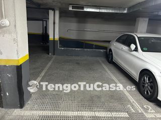 Aparcament cotxe a Calle de Fernández Caro