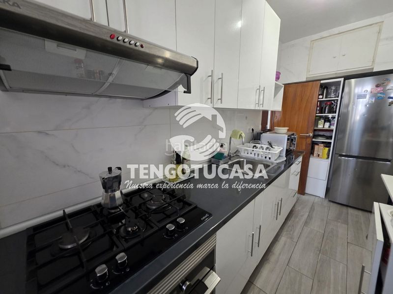 Foto b3c6d4e6-34ca-467f-9019-4c46de1ad81c. Pis a Los Rosales Madrid