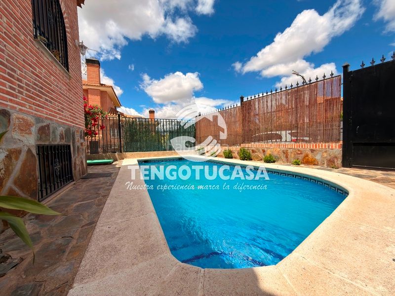 Foto 37f1c080-f6ce-4795-ba89-36157b2075f9. Xalet amb calefacció aparcament piscina a Bargas