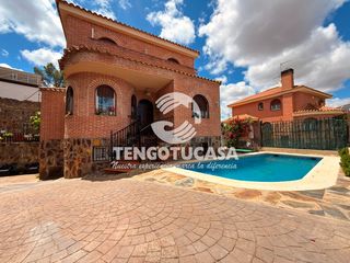 Chalet  Urbanización valdelagua. Chalet independiente en venta en urbanización valdelagua