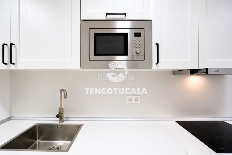 Foto 8ab24742-2707-46b7-bc4d-b1bea8798a43. Pis a avenida quinta 16 a Rejas Madrid