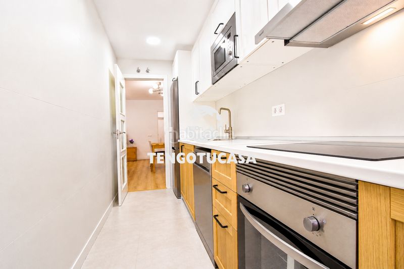 Foto a37987cd-c8bb-4d49-9ff4-bcee385822f5. Pis a avenida quinta 16 a Rejas Madrid