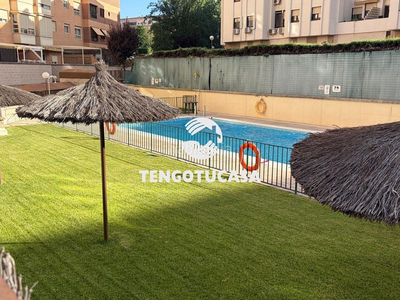 Foto ed8f92f7-a6e0-47a8-86a8-d4fc8174c1ef. Àtic amb calefacció piscina a Rejas Madrid
