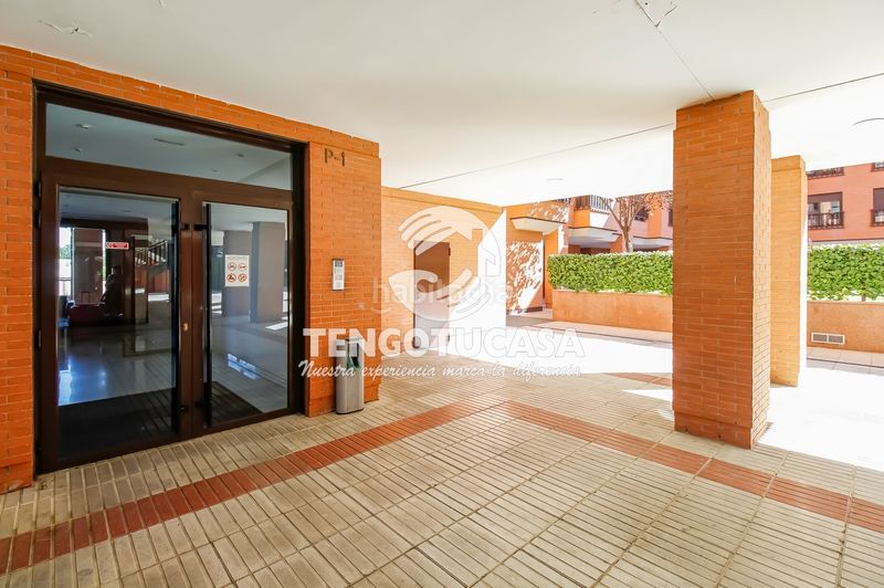 Foto 18cedf9f-f3bc-4ce1-90c0-f0c00995ae32. Pis amb calefacció aparcament piscina a Rejas Madrid