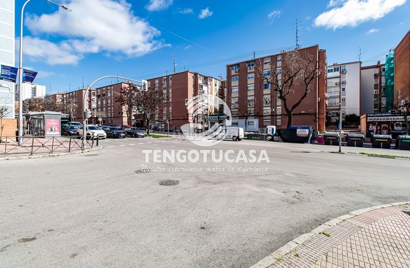 Foto 252ca17f-c776-49a0-9d19-aac3ad64097b. Pis a calle montejurra 5 a Ventas Madrid