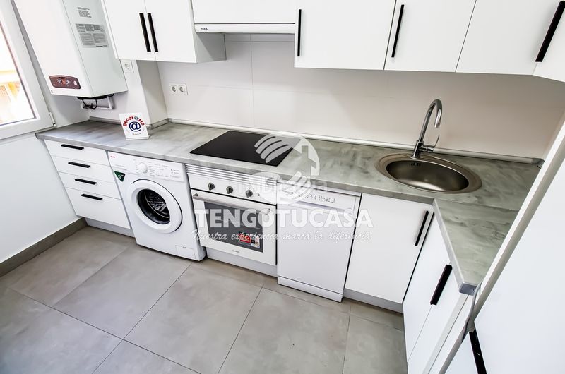 Foto b0a0632a-aa5d-4307-bf18-0a875cbd5fa7. Pis a calle montejurra 5 a Ventas Madrid
