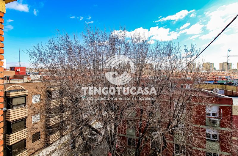 Foto b23da0e5-55d7-4475-8d6a-6fb078595e1d. Pis a calle montejurra 5 a Ventas Madrid
