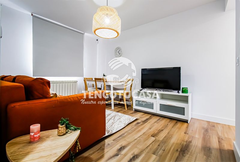Foto ca71b588-10ed-4b37-aa3a-cee26e88e3a0. Pis a calle montejurra 5 a Ventas Madrid