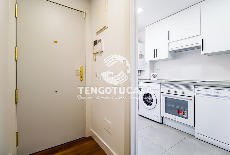 Foto cee1d308-7d5d-4c4f-85c7-198e1590f488. Pis a calle montejurra 5 a Ventas Madrid