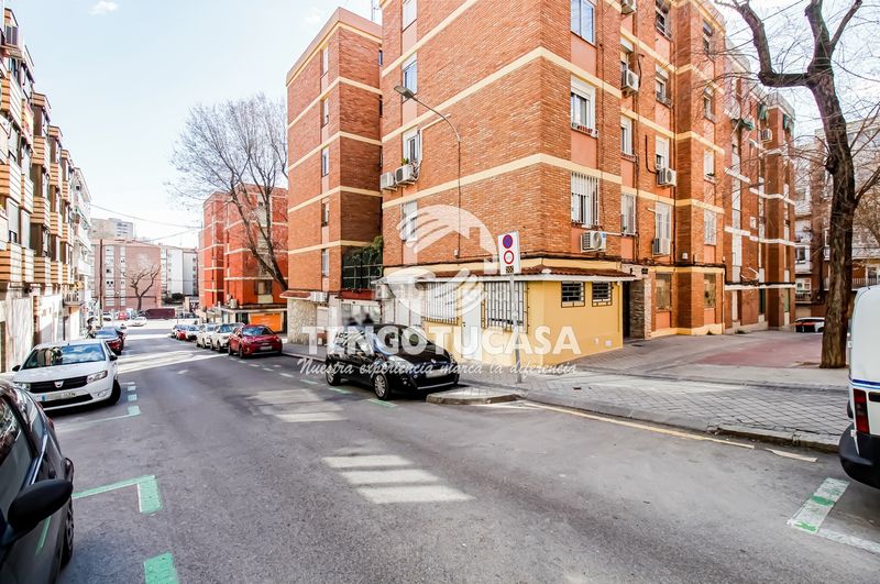Foto f991d5f6-2a36-4dbf-8065-263b055db1f3. Pis a calle montejurra 5 a Ventas Madrid